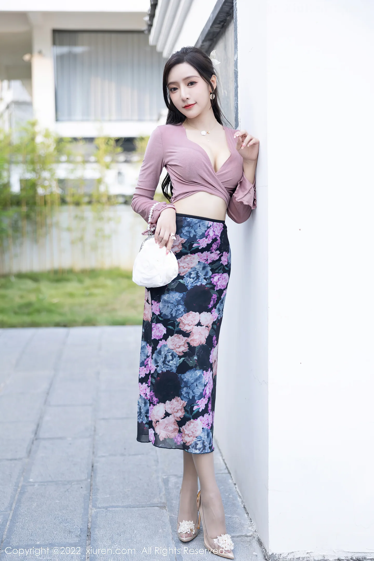 图片[5]-[XiuRen秀人网] VOL.5985 女神王馨瑶yanni粉灰色上衣配花色长裙露蕾丝内衣撩人诱惑写真82P-秀人网官方网站